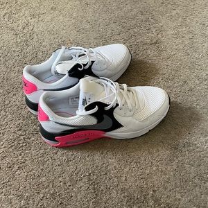 Nike air Max Excee white pink and black in Size 10